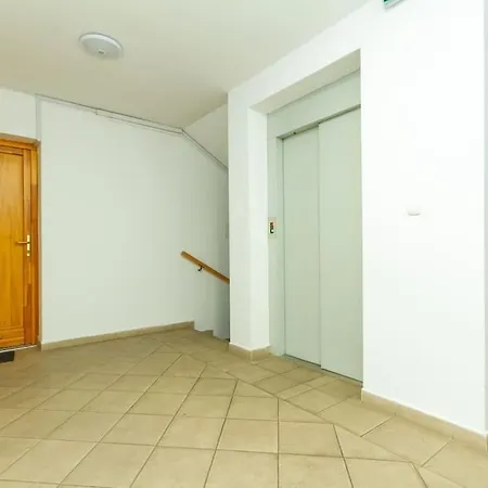 Diplomat Quarter 2 Bdr Apt By Newave Apartments Budapest Exterior photo