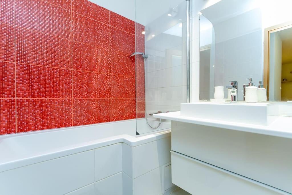 Diplomat Quarter 2 Bdr By Newave Apartment